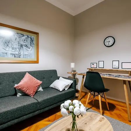 Lägenhet Chic Roomy Flat W Balcony 2 Min To Citys Nisantasi Istanbul