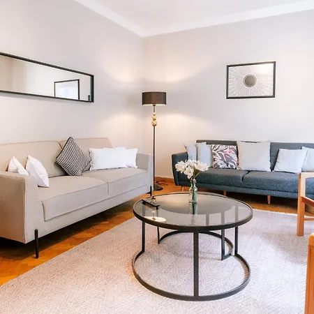 Chic Roomy Flat W Balcony 2 Min To Citys Nisantasi Apartment