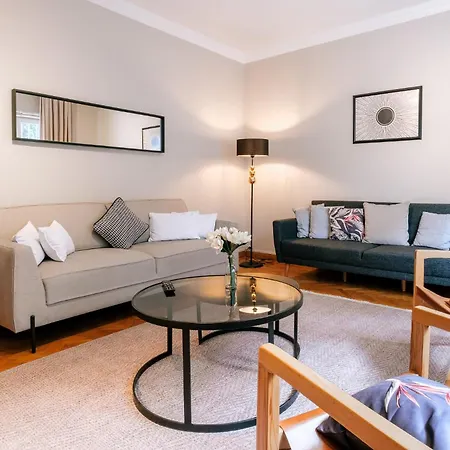 Chic Roomy Flat W Balcony 2 Min To Citys Nisantasi Apartment