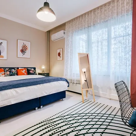 Chic Roomy Flat W Balcony 2 Min To Citys Nisantasi Apartment