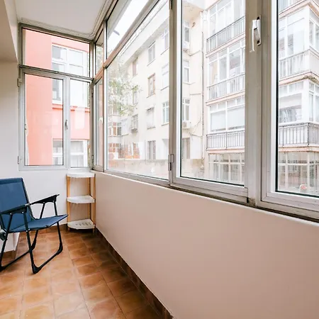 Chic Roomy Flat W Balcony 2 Min To Citys Nisantasi *