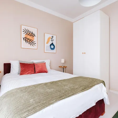 Chic Roomy Flat W Balcony 2 Min To Citys Nisantasi Apartament