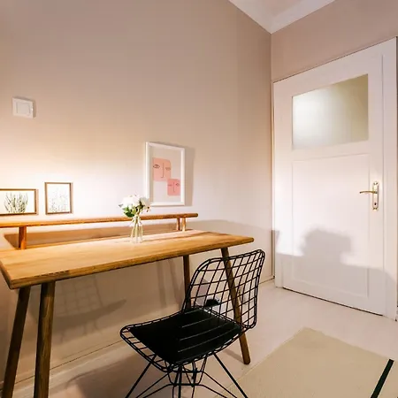 Chic Roomy Flat W Balcony 2 Min To Citys Nisantasi